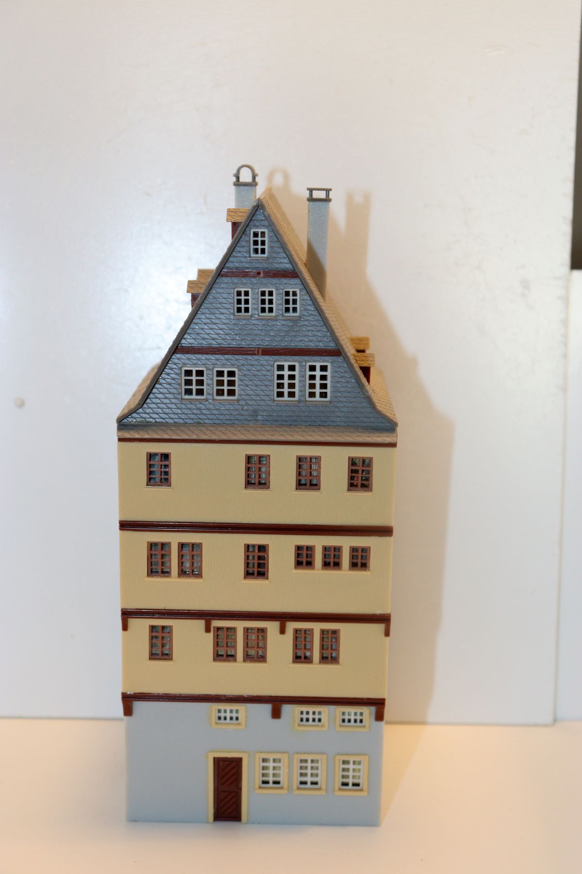 Modellbau SW21665, Fachwerkhaus mit Geschäft "Bücher, Bilder, Kunstgewerbe"