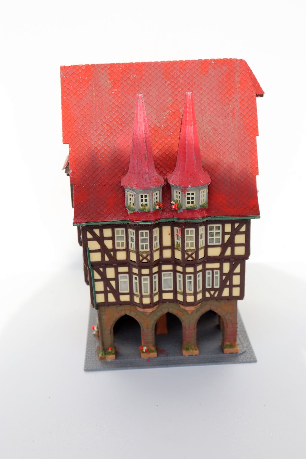 Modellbau SW20022, half-timbered house with arcades, gauge H0, (already assembled from kit), for gauge H0, 