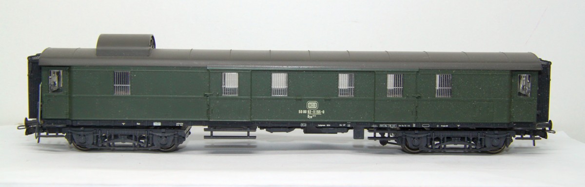 Roco Gepäckwagen der DB, Wagennummer 508092 - 11155-0,grün, DC, Spur H0, mit Ersatzverpackung 