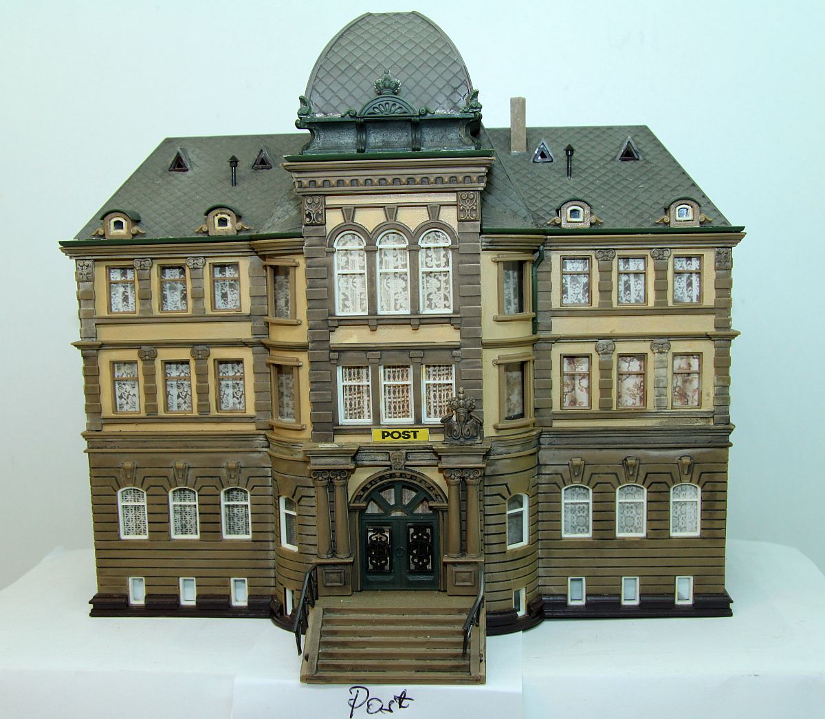 Modelling SW19725, post office building, (already assembled from kit), for H0 gauge, without original packaging, see pictures