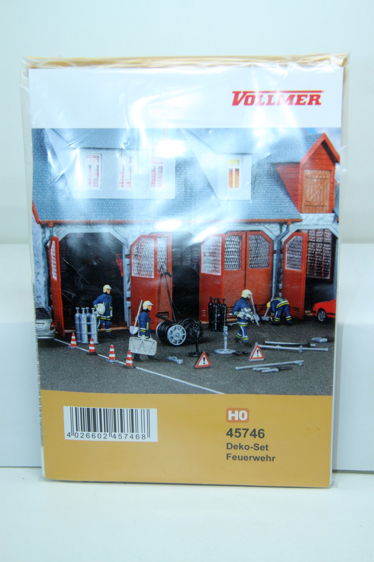 Vollmer 45746, Deco set fire brigade, Extensive set with useful small parts on the subject of rescuing, recovering and helping