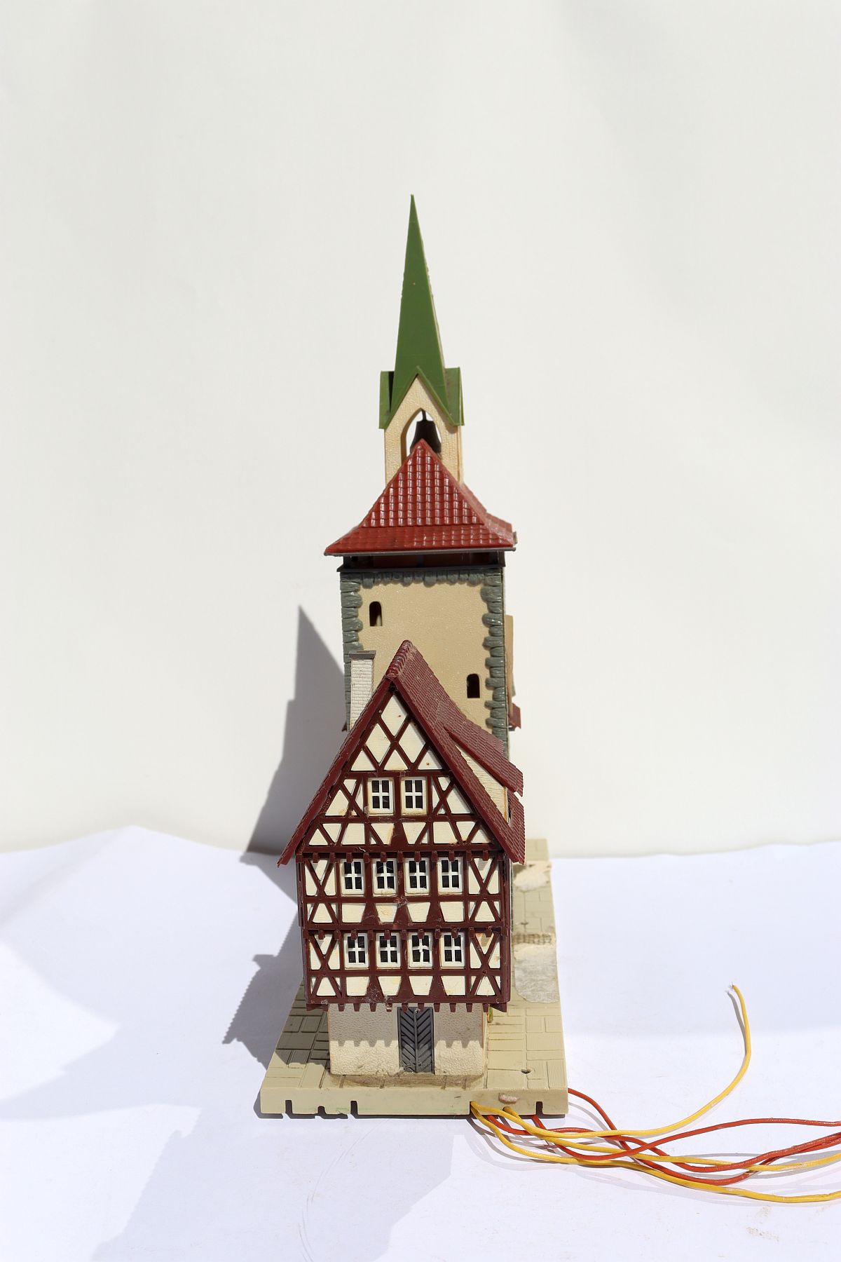 Modellbau SW19963, Stadttor mit Turm und Fachwerkhaus