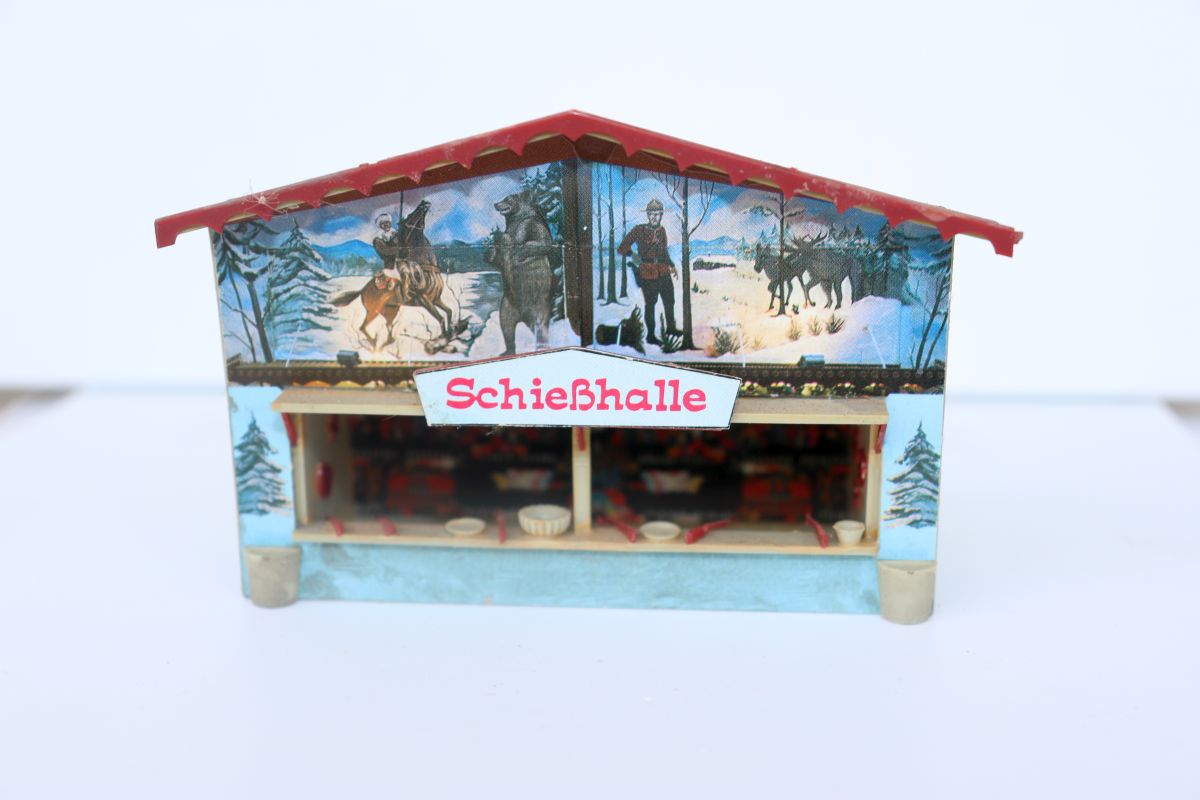 Model kit SW21972, Faller Fairground set consisting of 4 illuminated booths, 1 motorized chain carousel, 1 illuminated and motorized Ferris wheel, for H0 scale,