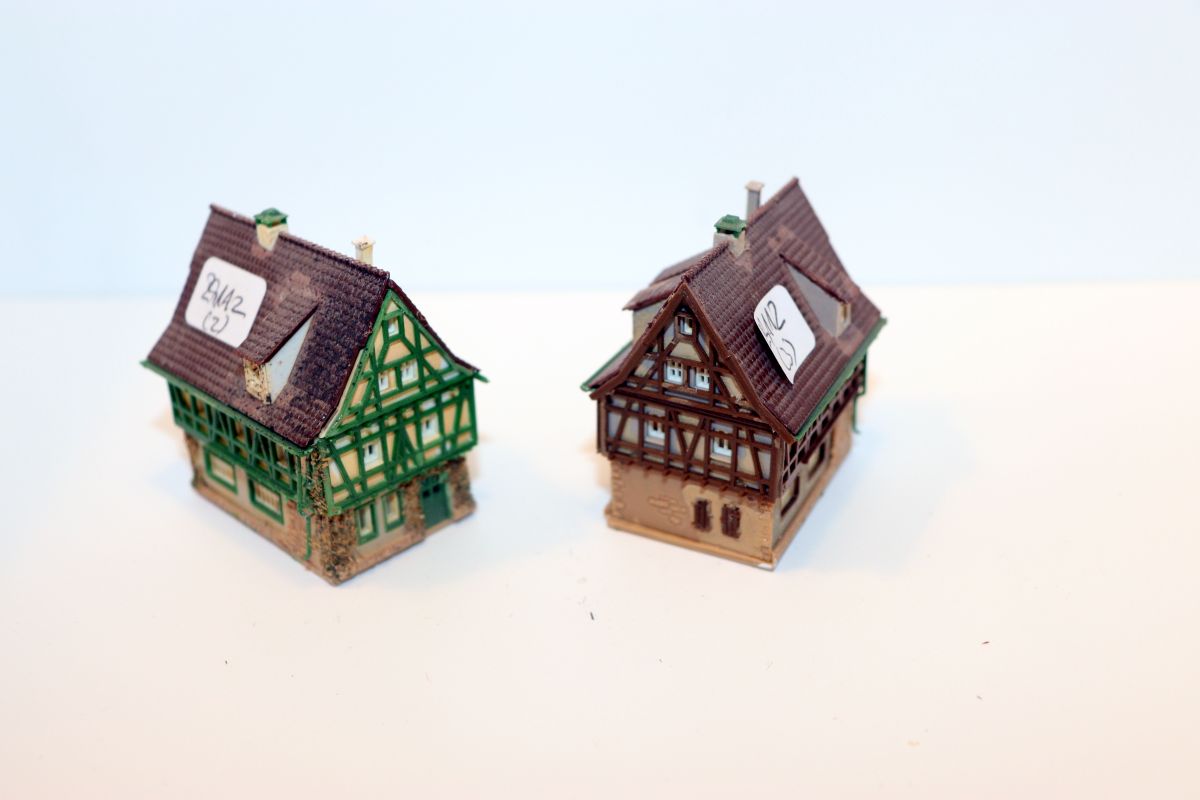 Model kit, SW21912, set of 2 half-timbered houses, for Z gauge, (already assembled from the kit), 