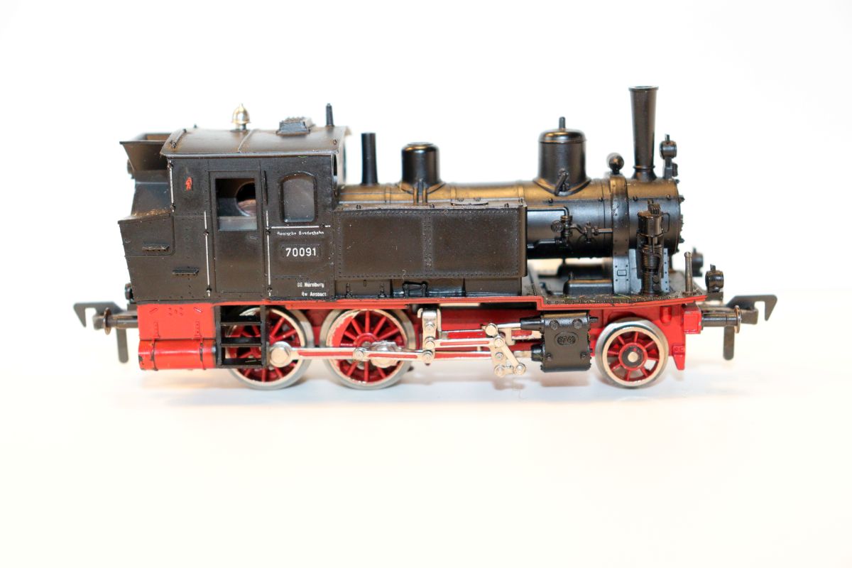 Fleischmann 4016, steam locomotive, tank locomotive BR 70 091 of the DB, black, DC, for gauge H0, see pictures, 