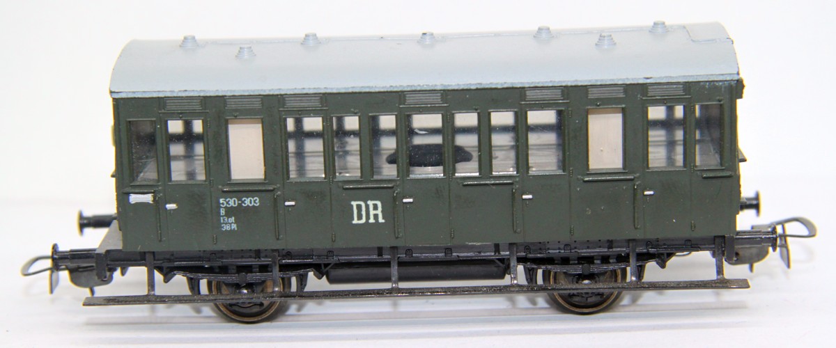Piko Abteilwagen der DR, grün, DC, Spur H0, mit Ersatzverpackung