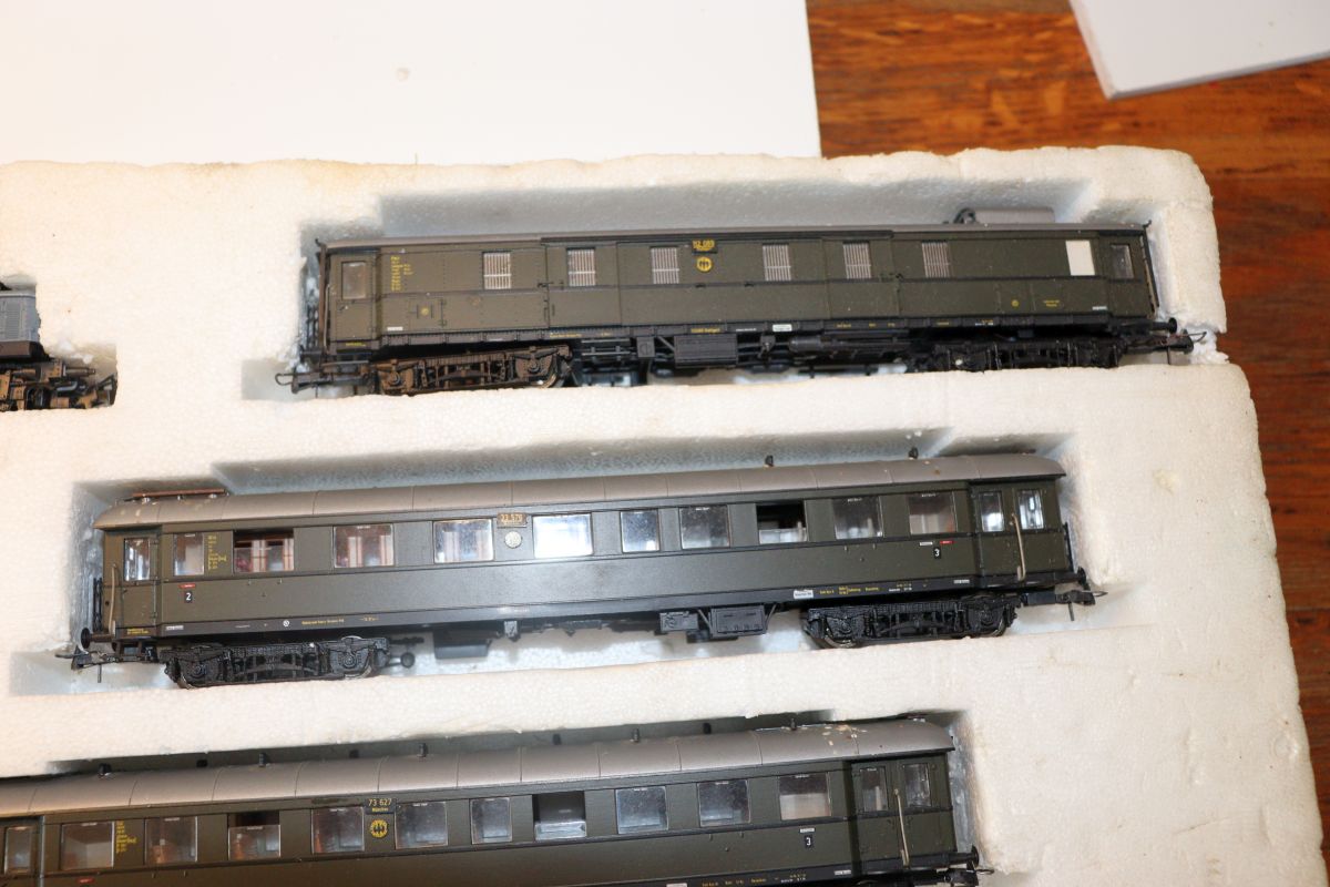 Roco  43032, Zugset Personenzug der DRG,  mit Elektrolok E44 064 und drei DRG-Personenwagen