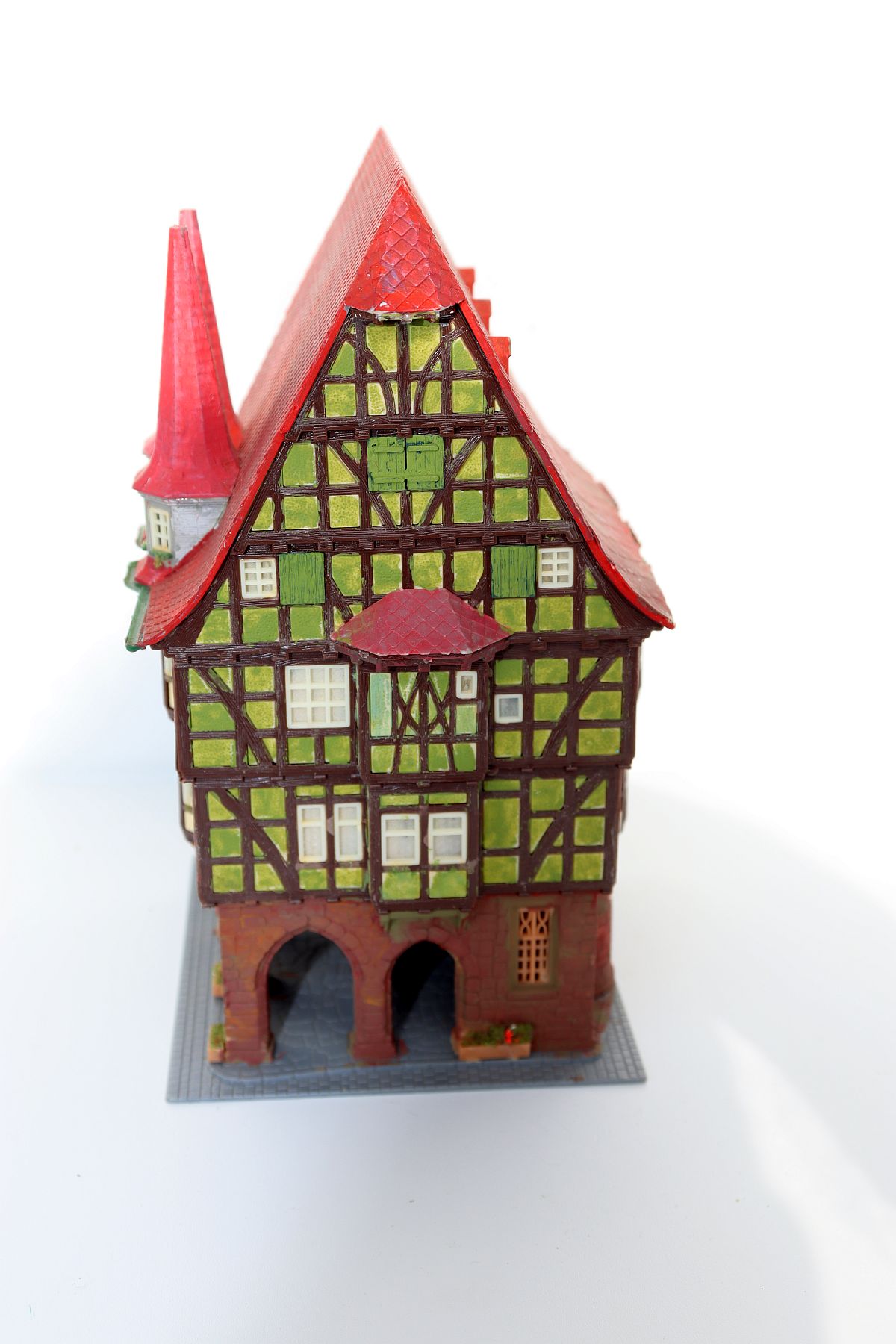 Modellbau SW20022, half-timbered house with arcades, gauge H0, (already assembled from kit), for gauge H0, 