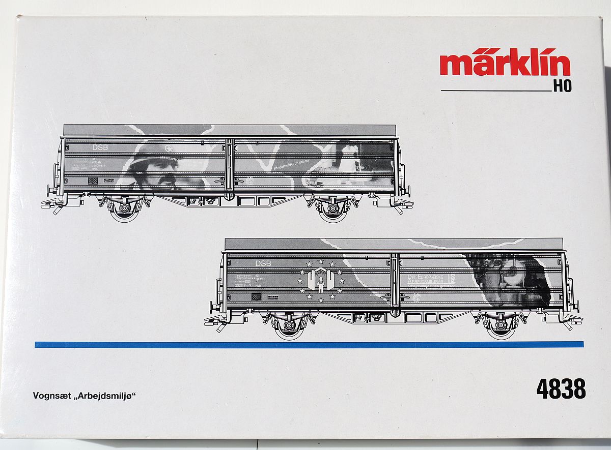 Märklin 4838, ‘Working World’ car set, consisting of 2 covered sliding wall cars, AC, for H0 scale,