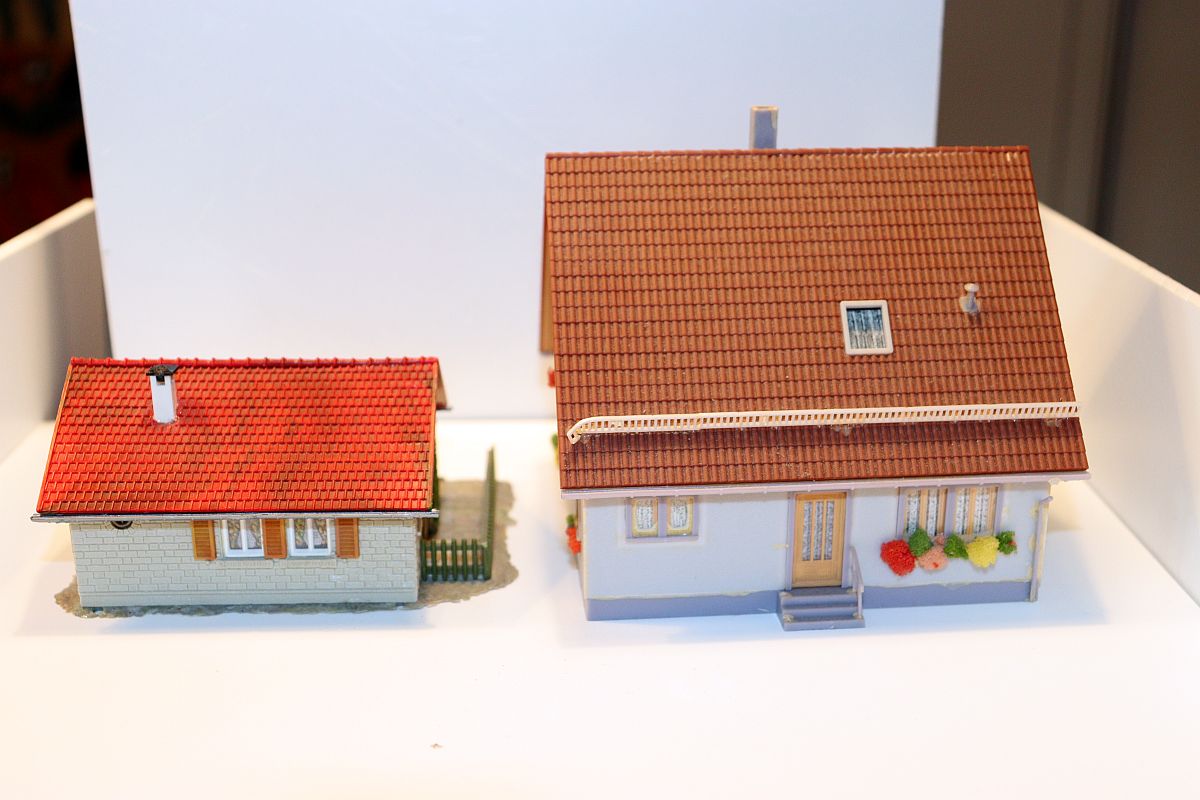 Model kit of 2 houses, SW19233 