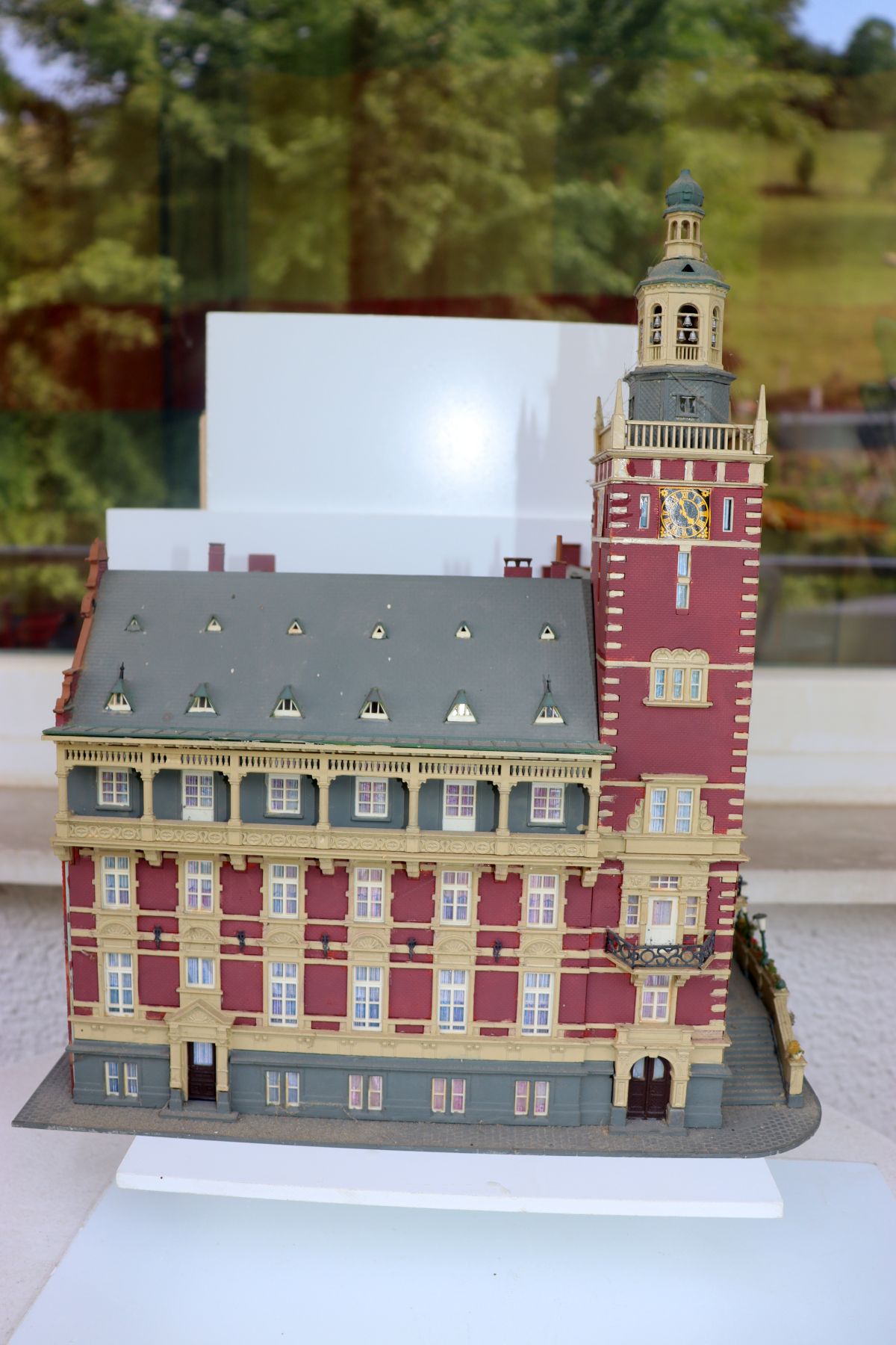 Model SW21973, Leer City Hall, for ?? gauge, illuminated, dimensions: approx. 29 cm × 23 cm × 35 cm (height)