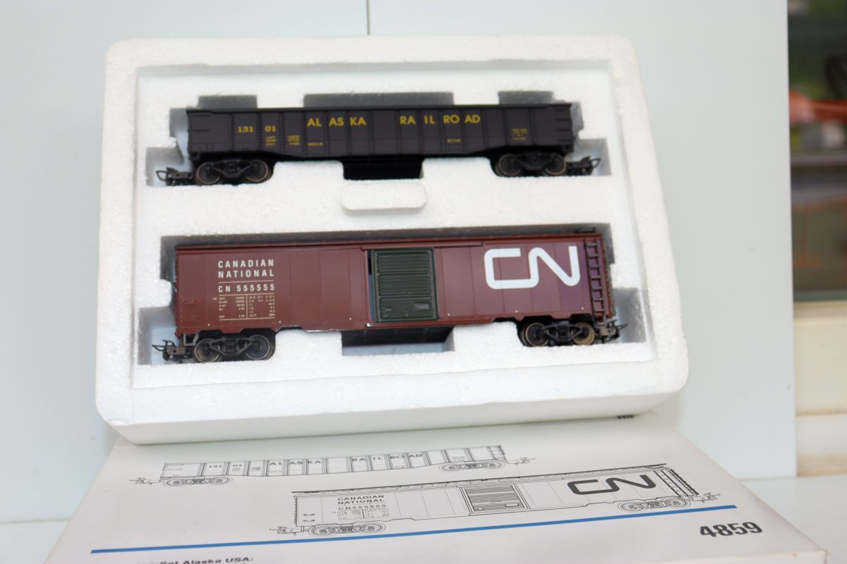 Märklin 4859, Güterwagen-Set Alaska USA, bestehend aus Gondola der Alaska Railroad und Box Car der Canadian National Railways