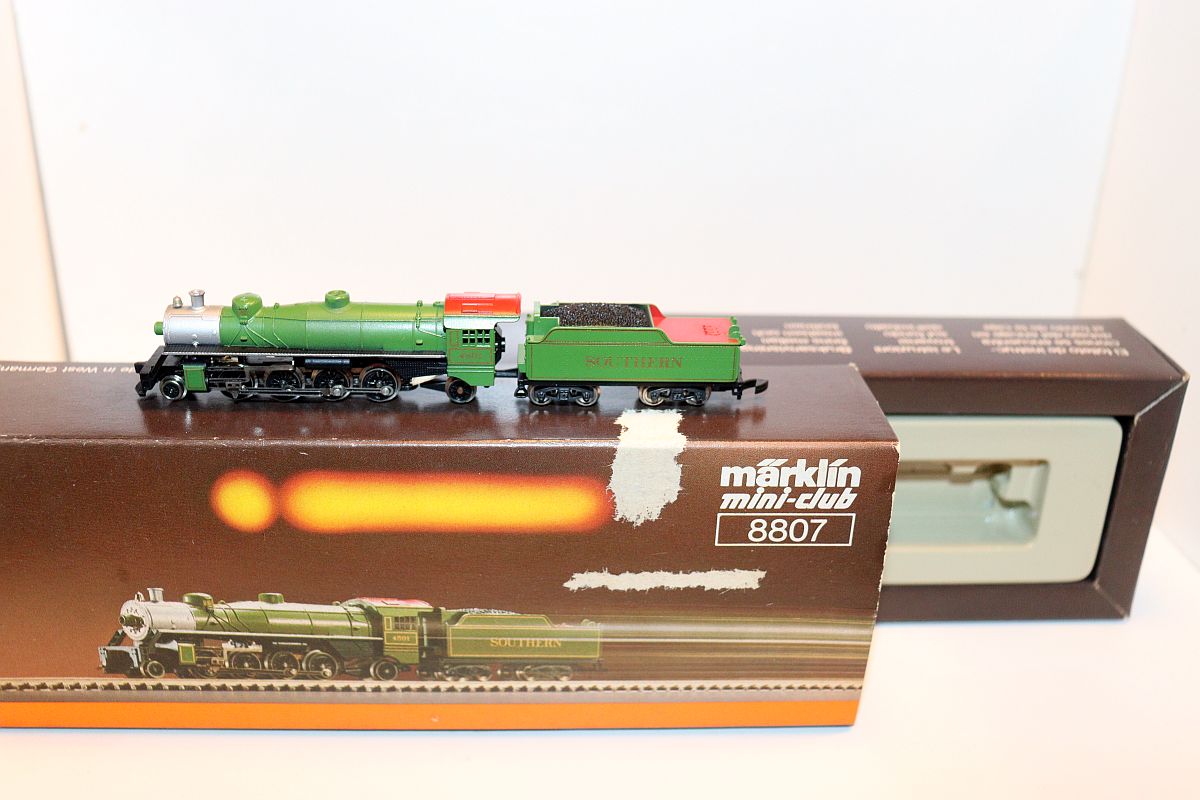 Märklin 8807, USA Southern Railway BR 4501 2-8-2 steam locomotive, green, DC for Z gauge, with original packaging.