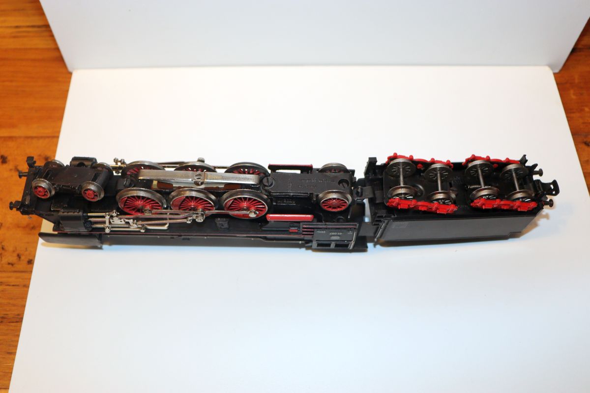 Märklin 3048, Dampflokomotive mit Tender,  BR 01 der DB, Guss-Gehäuse, Betriebsnr. 01 097, Kunststoff-Tender, schwarz, 
