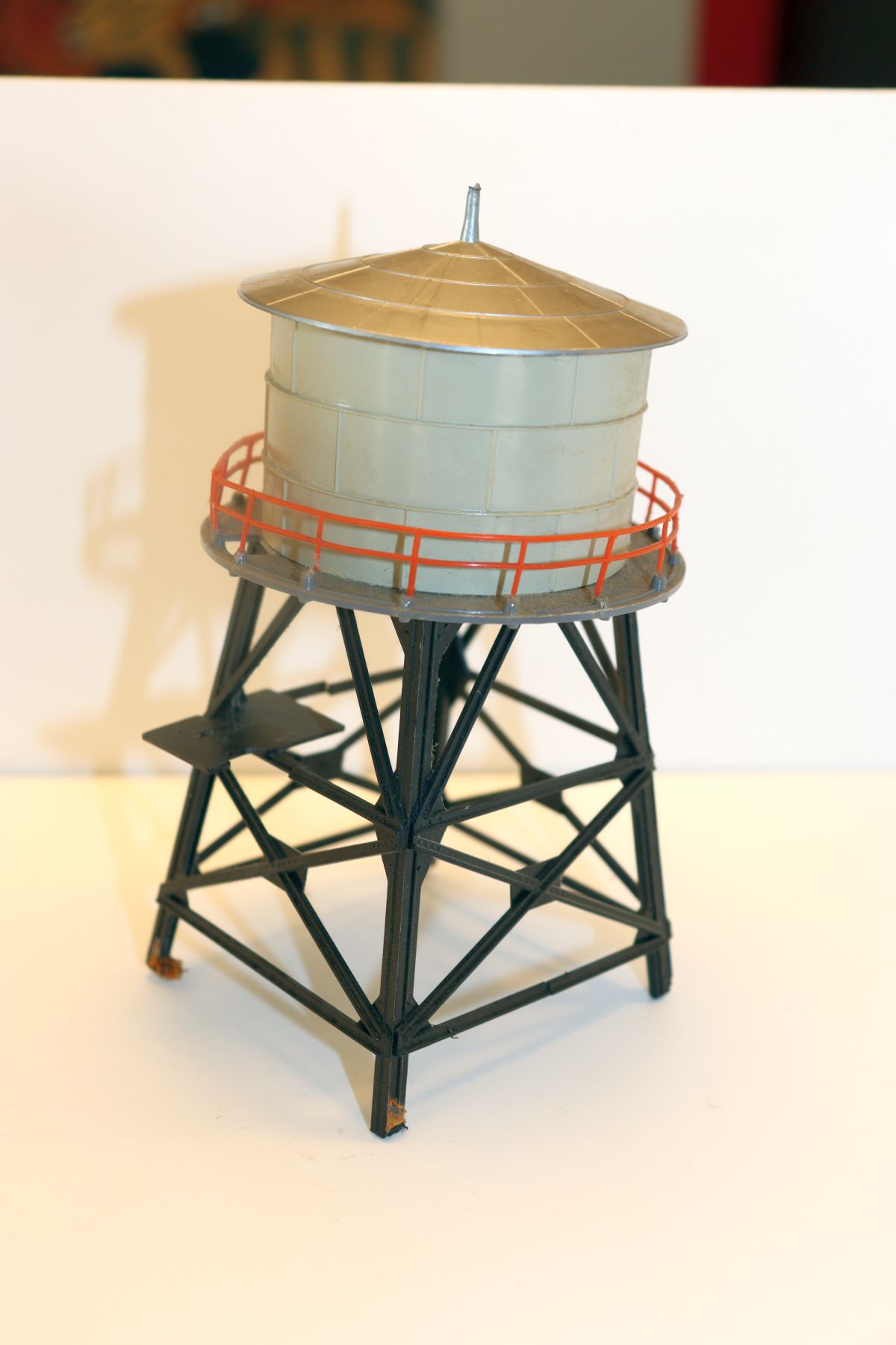 Model SW21684, water tower, (already assembled from kit, item comes from a dismantled layout), for H0 gauge,