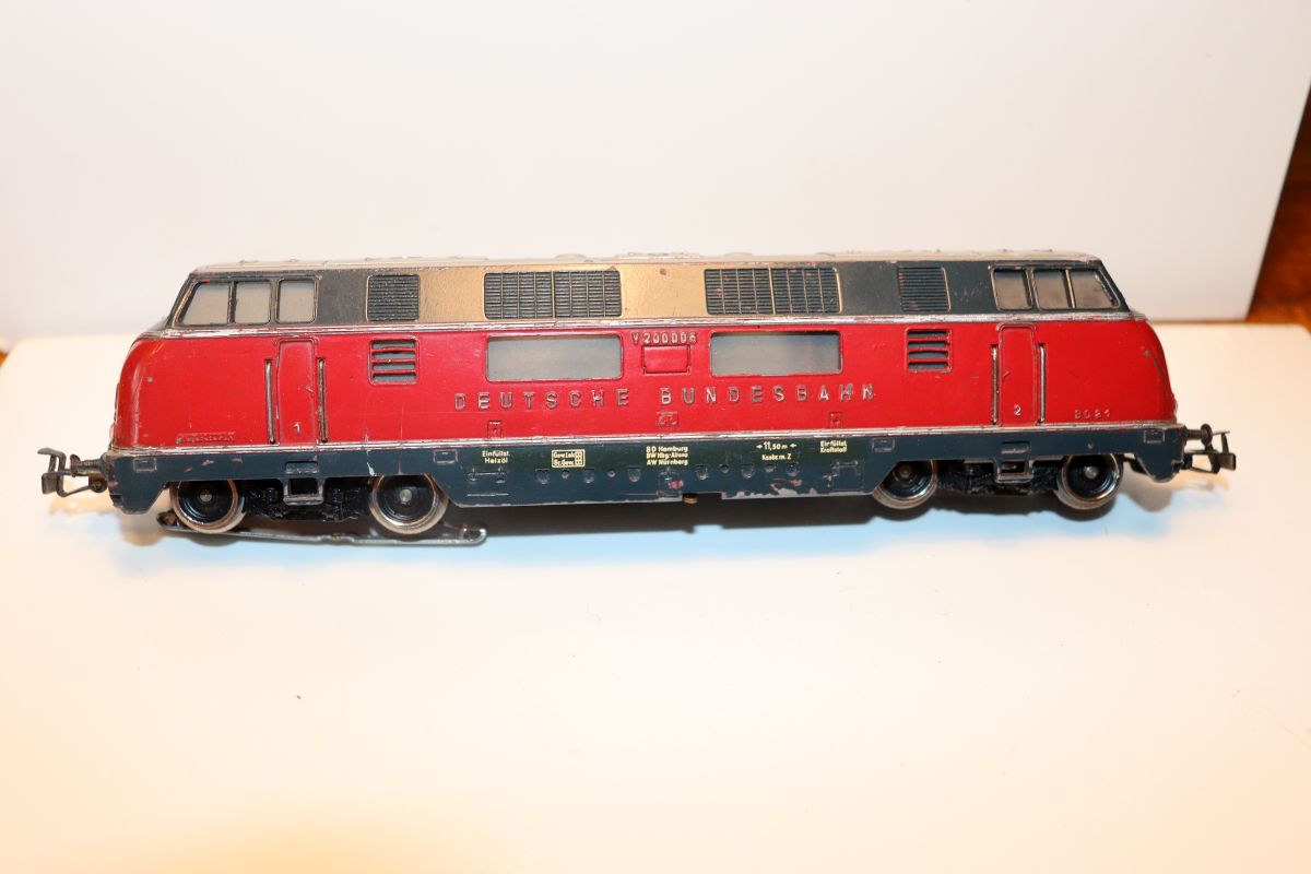 Märklin 3021.1, DB Class V 200 diesel locomotive, red/blue-gray, raised lettering “V200006,” openwork lower vents, manufactured in 1957, with very old original packaging, AC, H0 scale