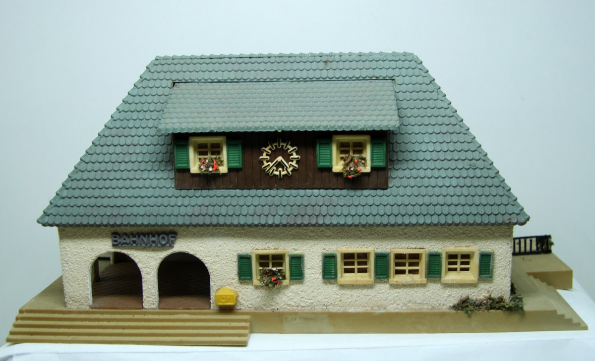 Steinbach railway station by Modellbau Faller 