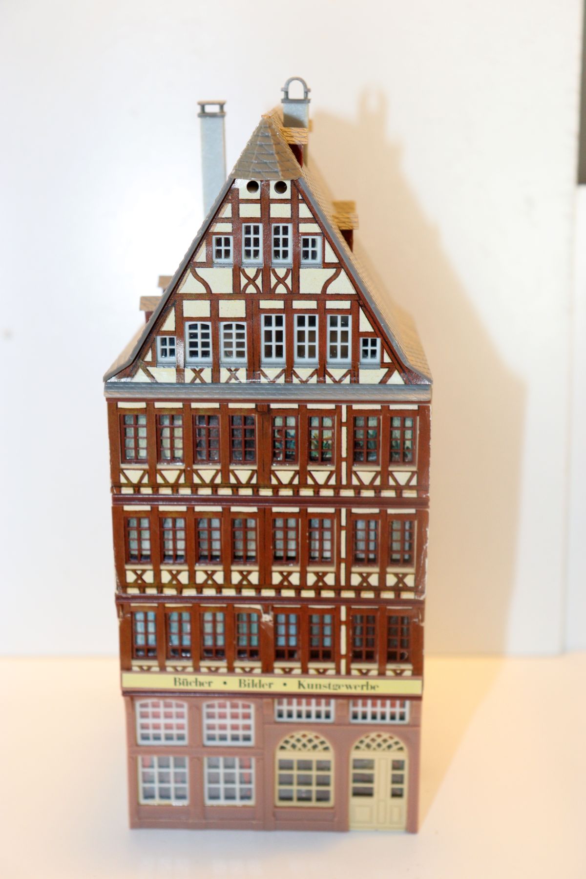 Modellbau SW21665, Fachwerkhaus mit Geschäft "Bücher, Bilder, Kunstgewerbe"