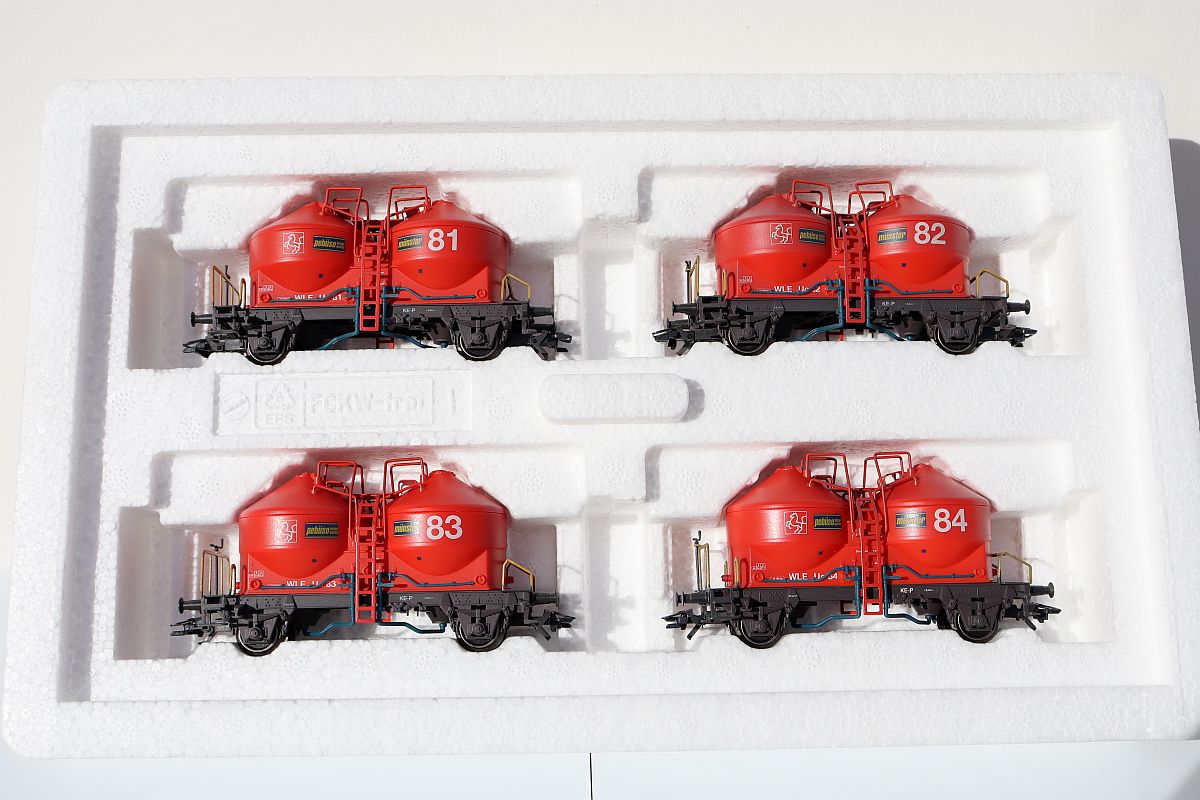 Märklin 4514, ‘WLE silo car’ car set, 4 container cars for fine bulk goods for the Westphalian State Railroad, AC, for H0 scale,
