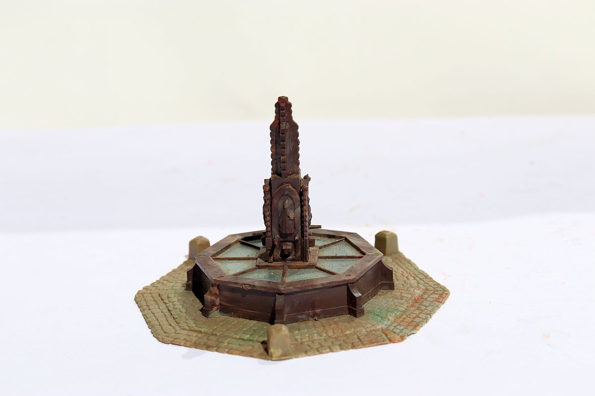 Modellbau SW19967, Father Christmas fountain, (already assembled from kit), for H0 gauge,