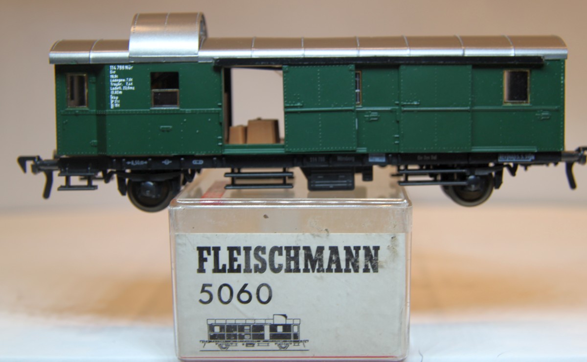 Fleischmann 5060, Pw Posti Post-/Gepäckwagen der DB, grün, Epoche III, DC, Spur H0, mit OVP