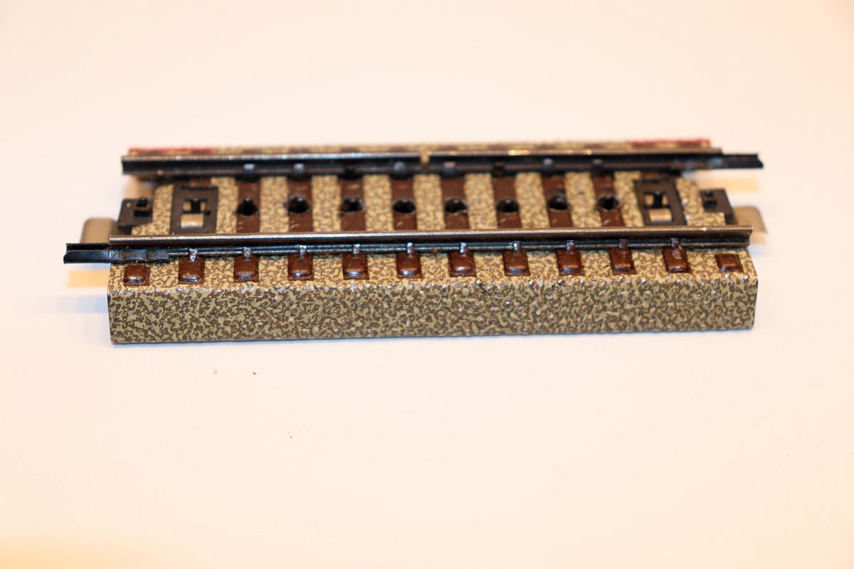 Märklin 5145, Contact Track Set Length 2 x 1/2 = 2 x 90 mm. Permanent contact over wheel sets. 