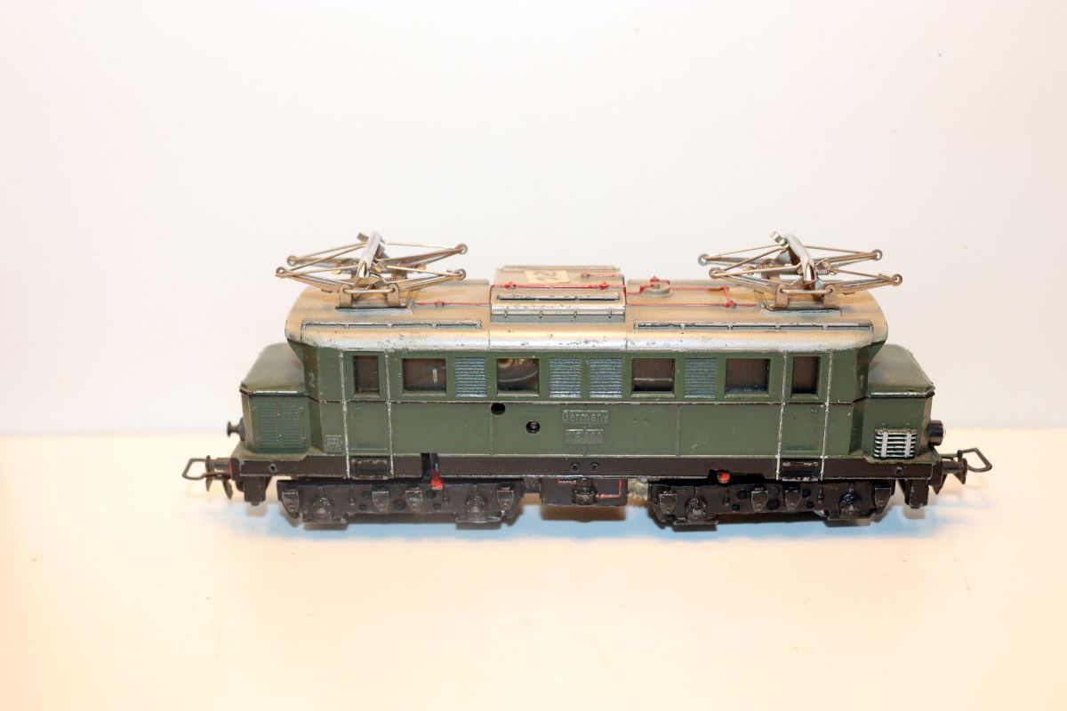 Märklin SE 800, E.Lok, Baureihe E 44 der DB, olivgrün, Guß, silberne Beschriftung "Märklin SE 800"