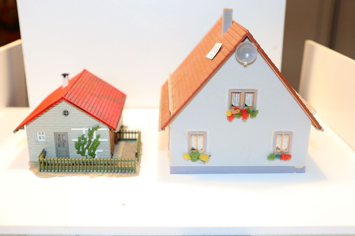 Model kit of 2 houses, SW19233 