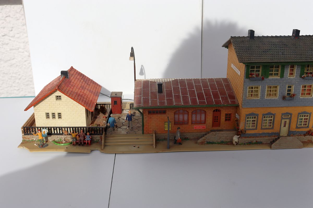 Model SW20119, gauge H0, Blumenau station with lights and figures, (already assembled from kit), 