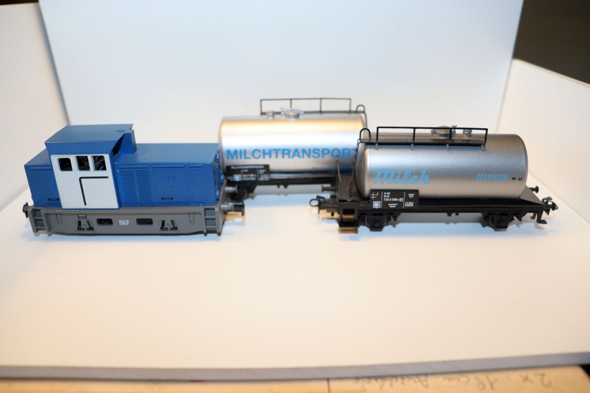 Märklin Train Set 13, “Milk Transport,” Digital Diesel Locomotive, blue,  with 2 tank cars labeled “Milch Göppingen + Milchtransport,” silver,  