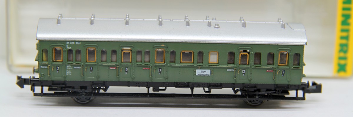 Minitrix 3058,   Abteilwagen 2./3. Klasse der DB, Epoche III, grün, DC, Spur N, in OVP