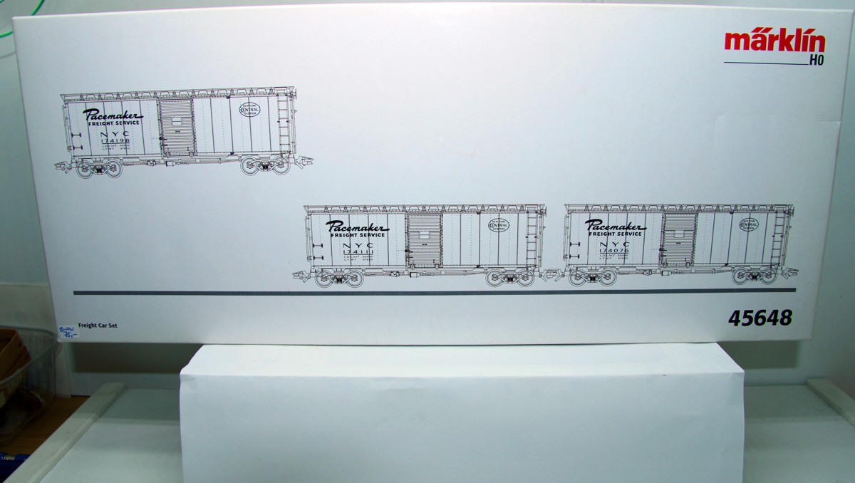 Märklin 45648, US-Güterwagen- Set, bestehend aus 3 gedeckten US-Güterwagen.