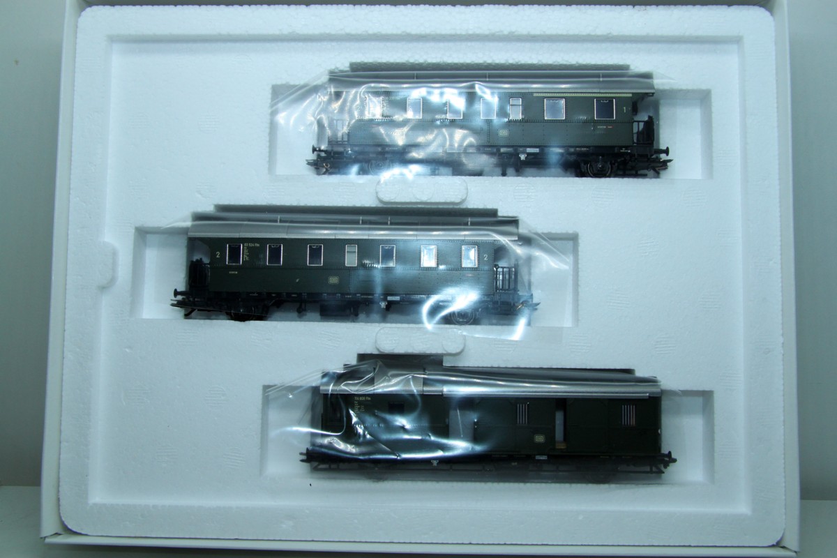 Märklin 43131, Passenger Car Set "Thunderbusses with 3 Unit Passenger Cars, EP III