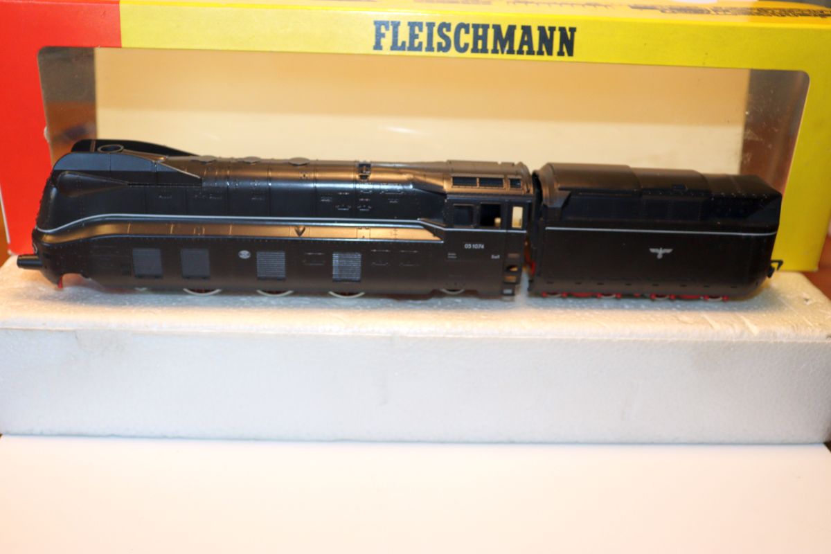 Fleischmann 4172 , Dampflok BR 03 1074 Stromlinie der DR, schwarz