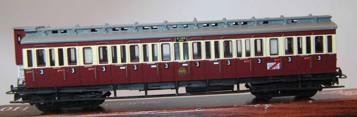 Liliput 29903,  Abteilwagen 3.Klasse,  Ruhrschnellverkehr, AC (mit Wechselstrom Achsen), Spur H0, mit OVP