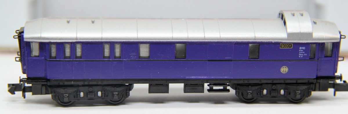 Arnold 3302, Personenwagen Rheingold Packwagen der DR, 4-achsig, violett, DC, Spur N, in OVP