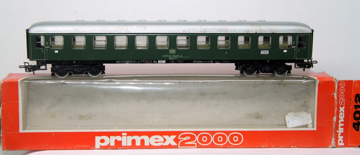 Primex 4012, D-Zug-Wagen in Blech, grün, AC, Spur H0, mit Originalverpackung, das Dach weist Gebrauchsspuren auf, siehe Bilder