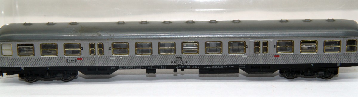 Fleischmann 8122, Nahverkehrswagen (´Silberling´) 2. Kl., Gattung/Bauart Bnrzb 725.1, 4-achsig, silbergrauDC, Spur H0, ohne OVP