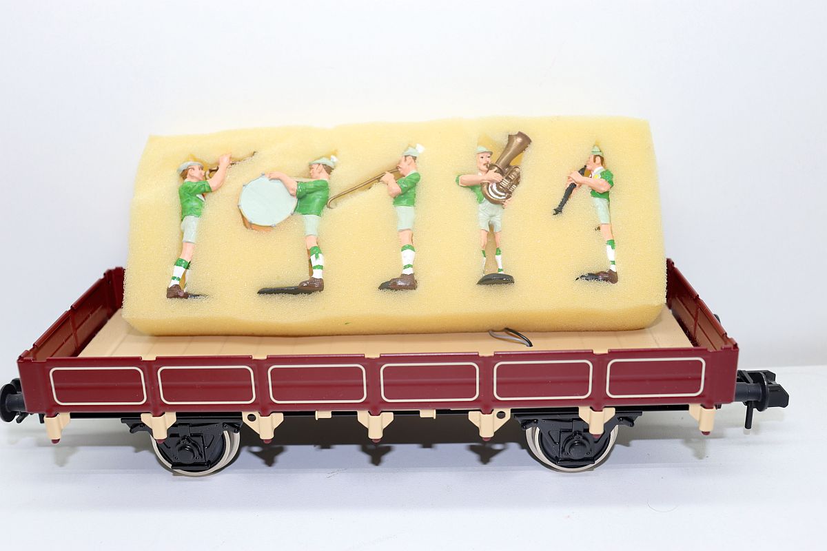 Märklin 54103, 2 cars and figures from the "Glass Box with Cars, Special Edition" set, AC, for gauge 1, 