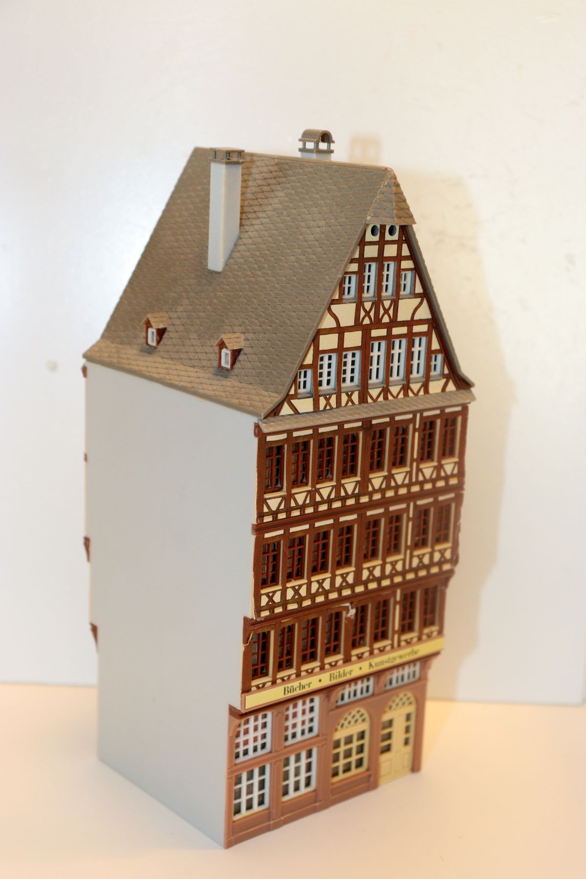 Modellbau SW21665, Fachwerkhaus mit Geschäft "Bücher, Bilder, Kunstgewerbe"