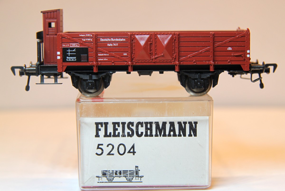 Fleischmann 5204, offener Güterwagen mit Bremserhäuschen der DB, braun. DC, Spur H0, mit OVP