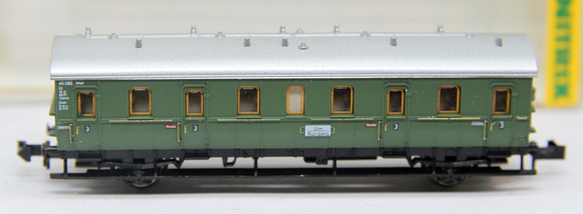 Minitrix 3059,   Abteilwagen 3. Klasse der DB, Epoche III, grün, DC, Spur N, in OVP