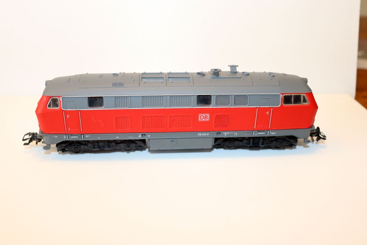 Märklin 29476, Diesellok BR 218 424-0, verkehrsrot, digital sowie 2 Doppelstockwagen verkehrsrot der DB AG. 