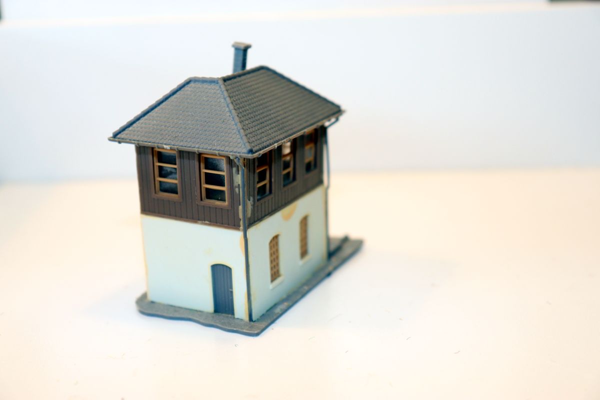 Model Kit SW21179, Signal Box (already assembled from kit, item comes from a dismantled layout), for N gauge, w