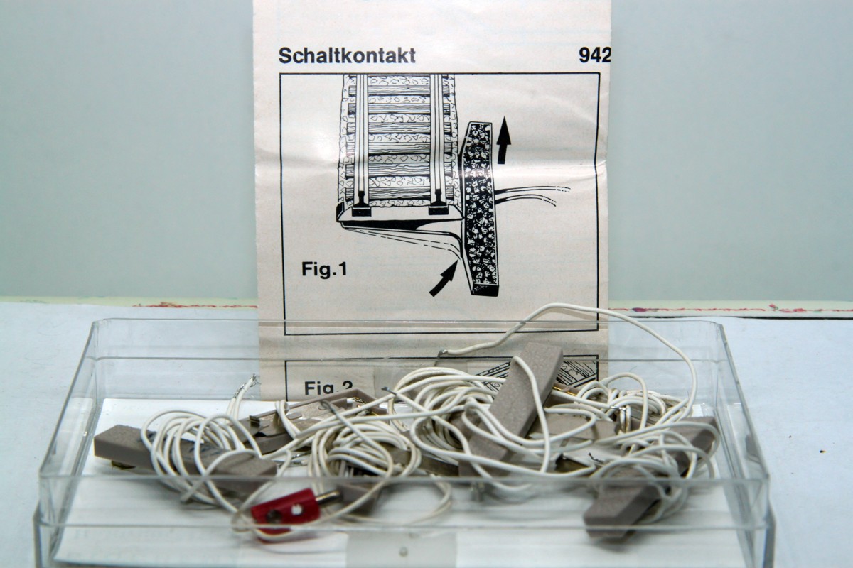Fleischmann 9425, Schaltkontakt für Spur-N-Bettungsgleis, Spur N, ohne Originalverpackung. Schaltkontakt mit max. 800 mA Belastbarkeit.