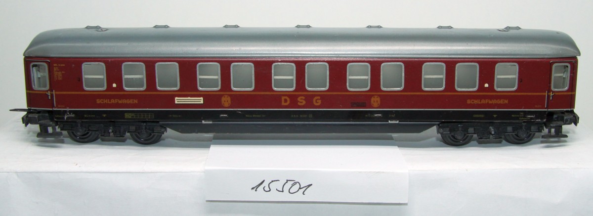 Trix Express D-Zugwagen-Set SW 15501, Konvolut aus vier alten D-Zugwagen aus Blech (2* 1.Klasse, 1*1./2.Klasse, 1*DSG Schlafwagen), DC, Spur H0, ohne Originalverpackung