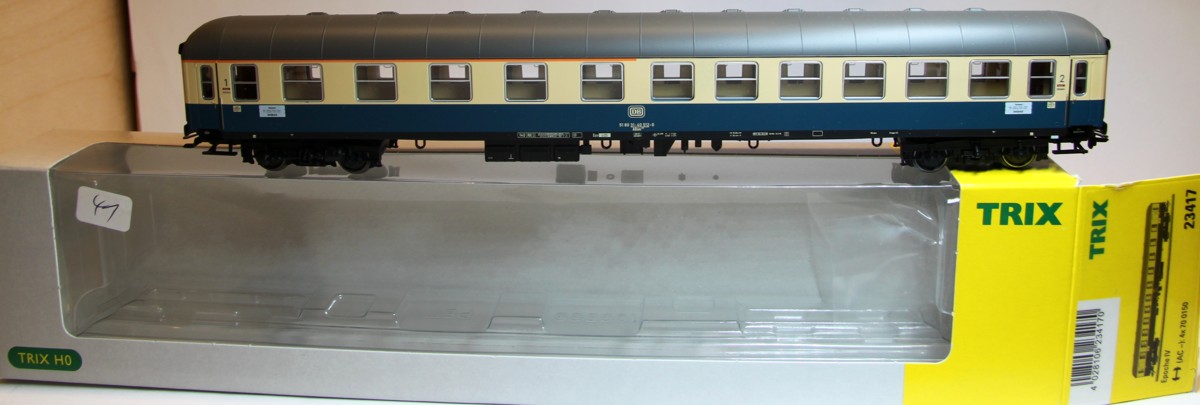 Trix 23417, Schnellzug-Abteilwagen ABm 225 der DB,  2. Klasse, b