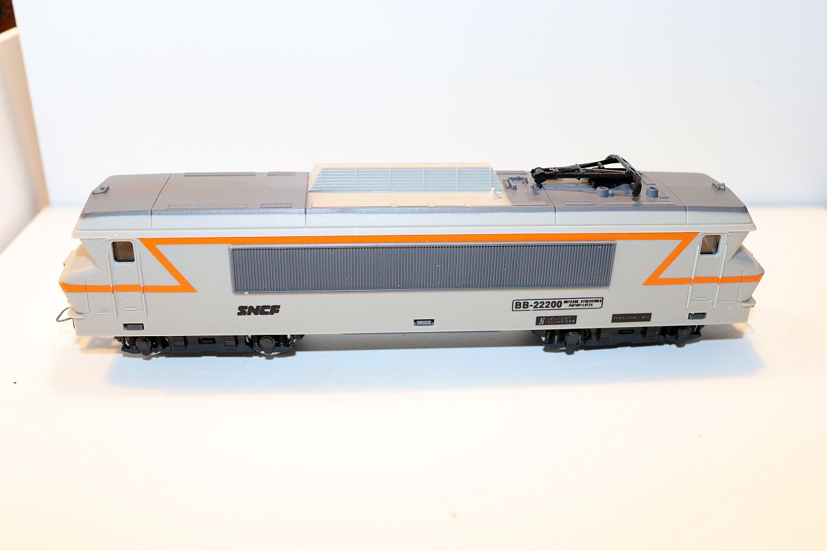 Jouef SW20808, Diesellok BR BB-22200, grau/orange, DC, Spur H0,