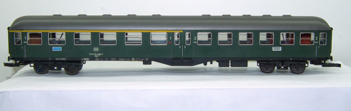 Röwa 3156, Personenwagen Schnellzugwagen grün, 1./2. Klasse der DB, mit Mitteleinstieg, DC, Spur H0, mit Ersatzverpackung, 