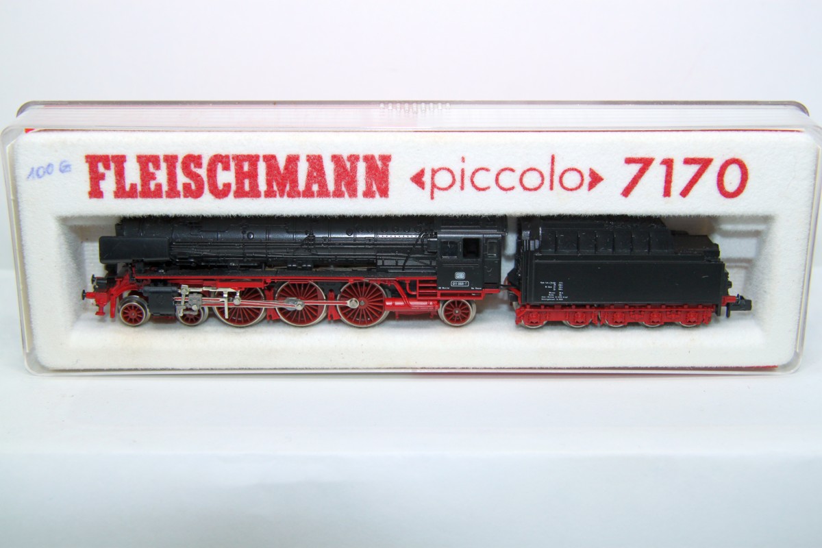 Fleischmann 7170 steam locomotive with a tender of the DB BR 011 066-6. black, track N